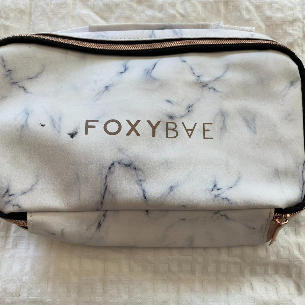 3/$10 choose any 3 items marked 3/$10! foxy bae travel case. case only